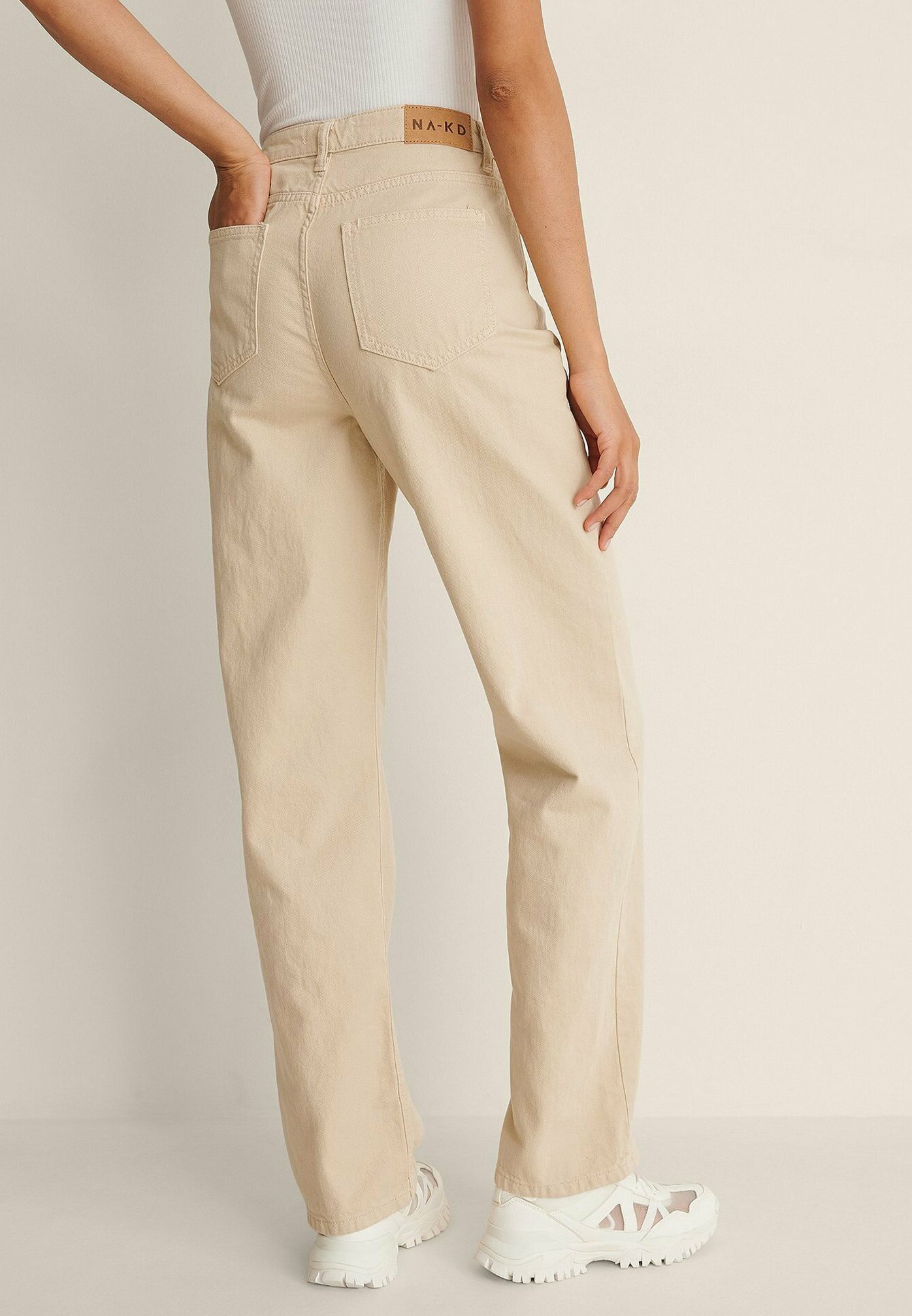 NA-KD Straight leg jeans - beige 
