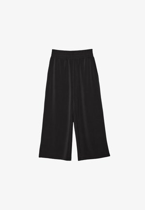 Czarne szerokie spodnie o skróconej długości z elastycznym pasem i bocznymi kieszeniami, prezentowane na białym tle.