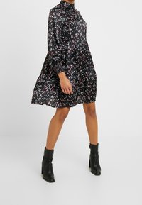 VILA Petite Vardagsklänning - black