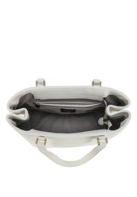 Sac à main en cuir blanc avec un intérieur spacieux, équipé de quincaillerie dorée, d'une poche zippée et de doubles poignées supérieures. Fini texturé.