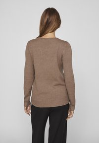 VILA VIRIL V-NECK NOOS - Striktrøje - walnut