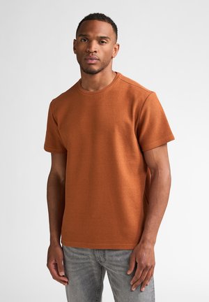 Petrol Industries, REGULAR FIT COTTON T-SHIRT OWENS - T-shirt basic - copper orange