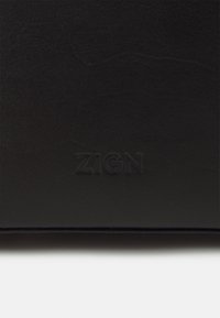 Zign LEATHER - Axelremsväska -  black