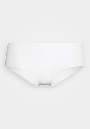 Witte katoenen hipster onderbroeken met een gladde textuur, naadloze randen en een gematigde dekking. Eenvoudig ontwerp zonder zichtbare patronen of hardware.
