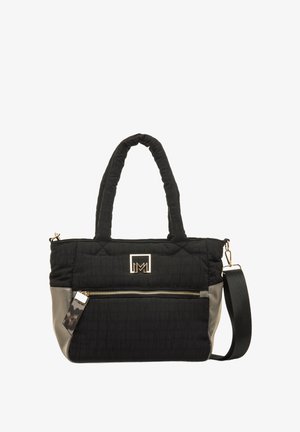 Schwarze gesteppte Tragetasche mit doppelten grauen Akzenten. Verfügt über eine Vordertasche mit Reißverschluss und ein goldenes Logoschild. Enthält kurze Griffe und einen abnehmbaren Gurt.