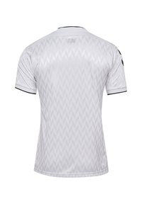 Maglietta a manica corta bianca con un motivo testurizzato in un tessuto leggero, caratterizzata da colletto e polsini neri per un contrasto.