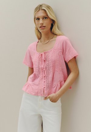Next, REGULAR FIT - LACE DETAIL SHORT SLEEVE BLOUSE . - Bluse - pink