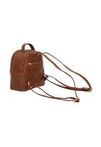 Ruskea nahkainen reppu, jossa on pyöreä muoto, etupuolella vetoketjullinen tasku, säädettävät hihnat ja kultaiset yksityiskohdat.