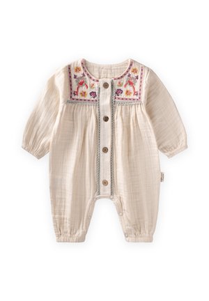 Kremowy kombinezon niemowlęcy z długimi rękawami, brunatnymi guzikami z przodu, wyszywanym kwiatowym karczkiem oraz zapięciami na zatrzaski przy nogawkach.