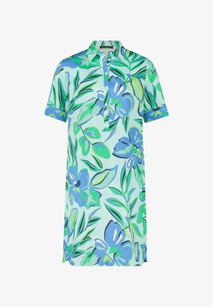 Blumenhemdkleid in Hellblau mit grünen und blauen botanischen Mustern, kurzen Ärmeln, Knopfverschluss und Kragen. Glatte Stofftextur.