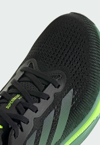 adidas Performance SUPERNOVA RISE - Hardloopschoenen voor op de weg - core black   preloved green   lucid lemon