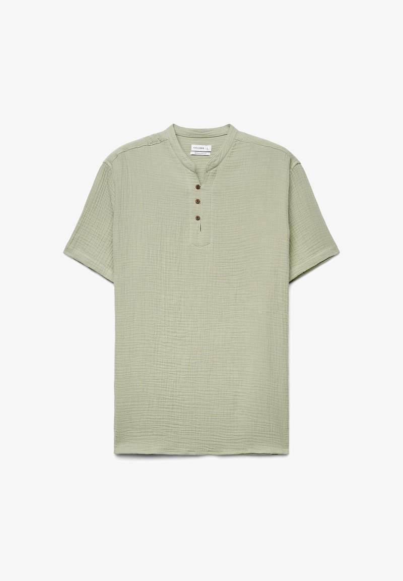 Chemise vert clair à manches courtes avec tissu texturé, col rond et quatre boutons marron sur la patte de boutonnage avant.