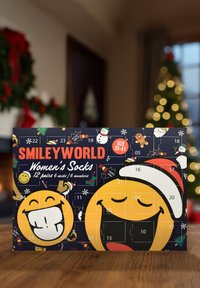 Calendario dell'Avvento per calzini da donna con emoji colorate. Sfondo blu con motivi festivi, contenente 24 porte numerate, taglia 35-41.