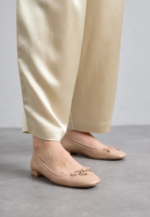 Stuart Weitzman BRIA BALLET - Ballerine - adobe