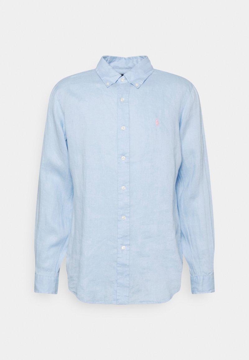 Světlomodrá lněná košile s dlouhými rukávy, s límečkem na knoflíky, předním dílem na knoflíky a malým růžovým logem na levé straně hrudi.