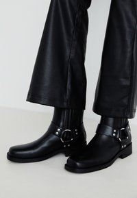 ONLY SHOES Botki kowbojki i motocyklowe