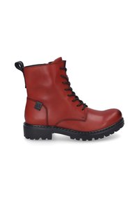 Bottine en cuir rouge à lacets noirs, bout arrondi, semelle texturée et tirette. Présente un patch logo sur le côté et une couture contrastée.