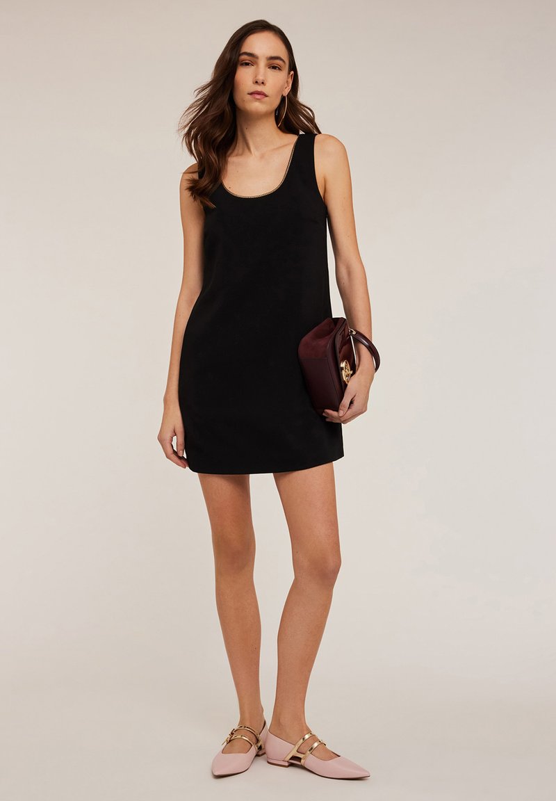 Moda Tubino Con Ballerine Motivi A TUBINO CON DETTAGLIO