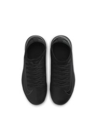 Zapatillas deportivas negras con una parte superior texturizada, que presentan una puntera redonda, diseño de cordones y un logo sutil en el lateral. Material suave y ligero.