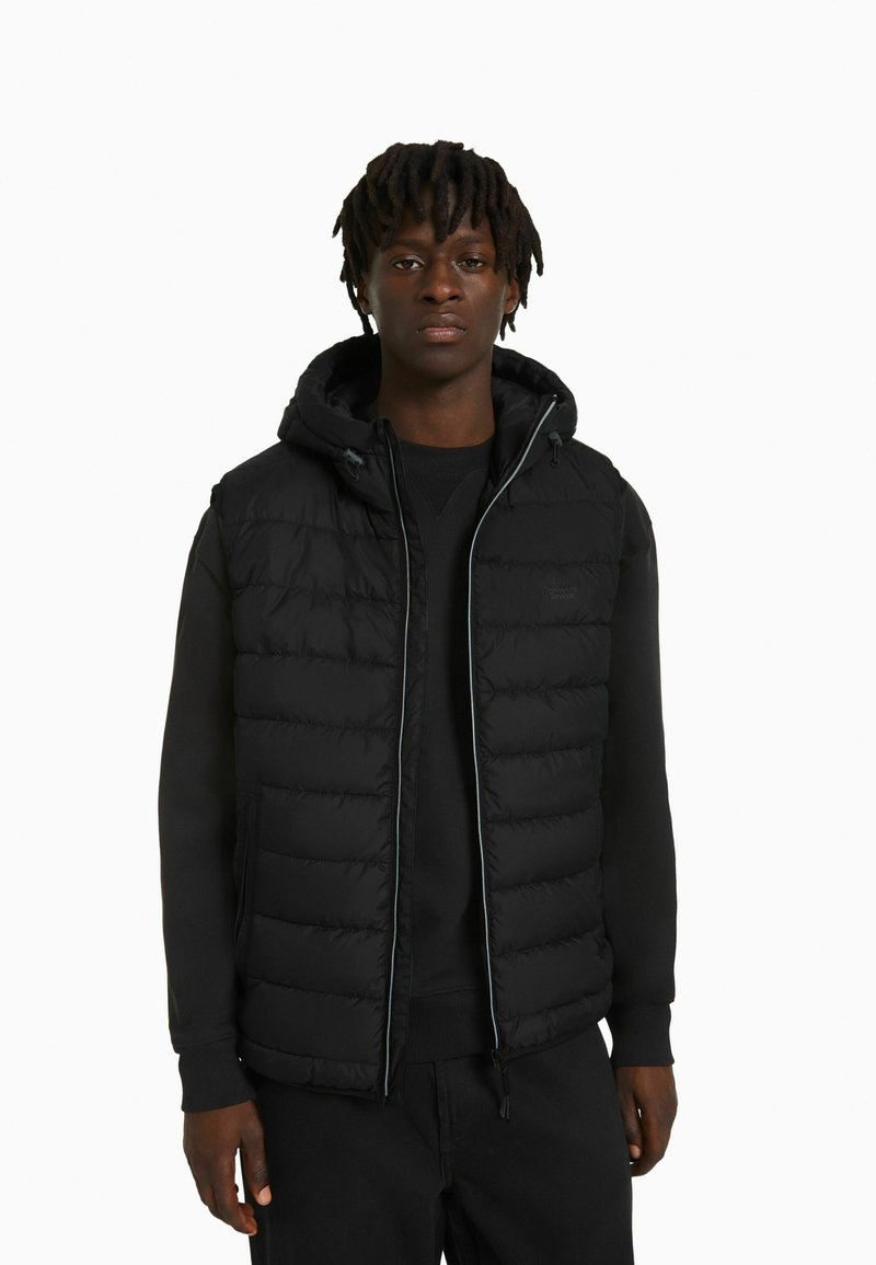 Bershka LIGHTWEIGHT WITH HOOD PUFFER Vest black/sort Zalando.dk