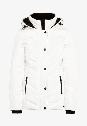 Hvid quiltet vinterjakke med sorte lynlåslommer, sorte knapper, hætte og ribstrikkede indermanchetter.