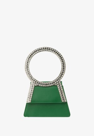 Grøn læderhåndtaske med en struktureret, trekantet form, der har et stort, rundt håndtag prydet med klare rhinsten.