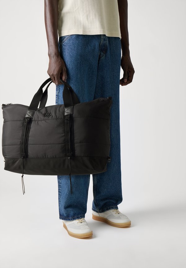 MONOGRAM PADDED WEEKENDER UNISEX - Weekend bag2