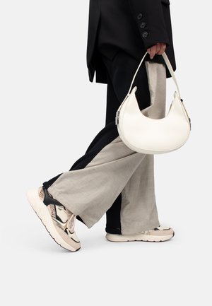 Trainers - beige with combination
