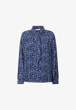 Mėlyna gėlių bluzonė su apykakle, ilgomis rankovėmis ir mygtukų uždarymu. Yra tekstūruotas audinys su išsibarsčiusiais raudonais ir baltais raštais.