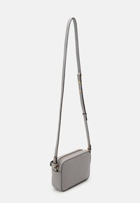 Coccinelle BEAT SOFT - Taška s příčným popruhem - light grey