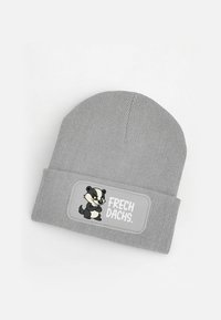 Gray knitted beanie featuring a textured design and a patch with a cartoon badger and the text "FRECH DACHS." Attached label is rectangular.