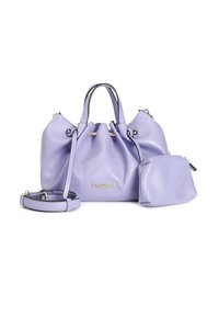 Borsa a mano in pelle lilla chiaro con design arricciato, due manici, tracolla rimovibile e logo dorato. Include una piccola pochette coordinata.