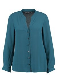 Turkos blus med knappar, gjord av mjukt tyg, med v-ringning, långa ärmar och metallknappar längs fram.