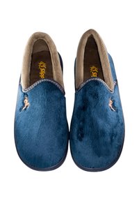 Zapatos azulados tipo pantuflas, con forro beige, abertura curvada y un pequeño logo bordado en el costado. Suela de goma con acabado texturizado.