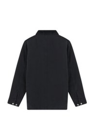 Veste noire à manches longues, avec un col et des poignets boutonnés. Présente une texture lisse et un design minimaliste avec une couture centrale.