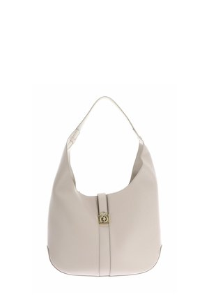 Torba hobo wykonana z jasnobeżowej skóry, o zakrzywionym kształcie, z płaskim paskiem na ramię i złotym akcentem na środku.
