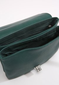 Esprit Taška s příčným popruhem - dark green