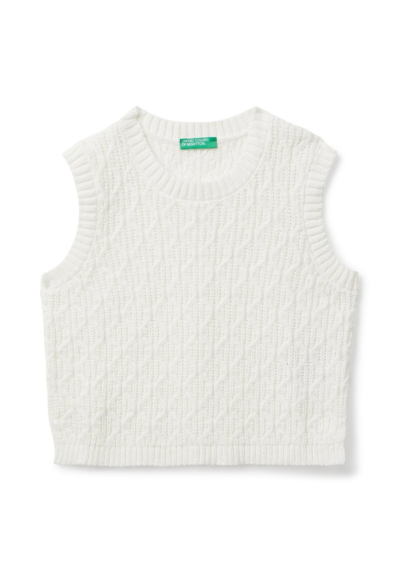 Bílý pletený bezrukávový svetr s kabelovým vzorem a elastickými okraji, uvnitř se zelenou etiketou "United Colors of Benetton".