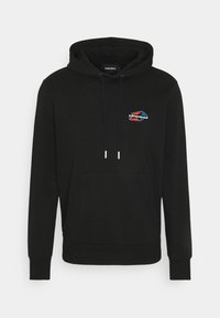 Felpa nera con tasca a marsupio, cappuccio con cordini, logo del brand in blu, rosso e bianco, realizzata in morbido materiale tessile.