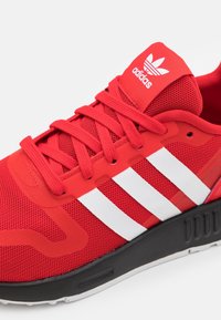 adidas Originals MULTIX UNISEX - Sneakers - vivid red/footwear white/core black