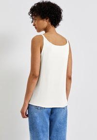Street One - Top
