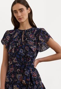 Lauren Ralph Lauren FLORAL RUFFLE TRIM GEORGETTE DRESS - Kasdienė suknelė - navy multi