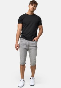 INDICODE JEANS VASILE - Kratke hlače od trapera - light grey