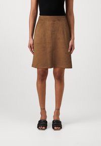 Vero Moda Tall VMDONNADINA SKIRT - Minijupe - cognac