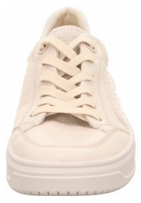 Sneaker in pelle beige chiaro con punta rotonda, lacci piatti, linguetta imbottita, lati testurizzati e suola in gomma morbida.