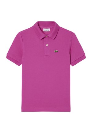 Polo i lys pink bomuld med tekstureret stof, korte ærmer, to-knaps lukning og en grøn broderet logo på brystet.