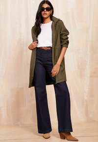 Friends Like These HOODED -REGULAR FIT - Ūdensnecaurlaidīga jaka - khaki green