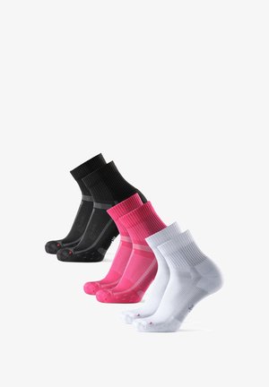 DISTANCE RUNNING 3 PACK - Calcetines de deporte - black/pink/white