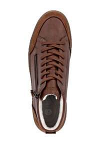 Braune Leder-Sneaker mit runder Zehenpartie, Schnürsenkeln, seitlichem Reißverschluss und strukturierter Oberfläche. Das weiche Futter und die Gummisohle bieten Komfort und Grip.