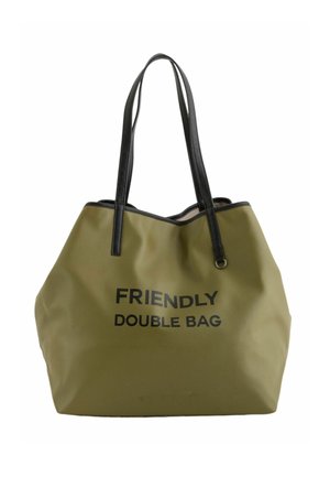 Olivengrøn stor taske med sorte håndtag og sort tekst "FRIENDLY DOUBLE BAG" trykt på forsiden, lavet af tekstureret materiale.